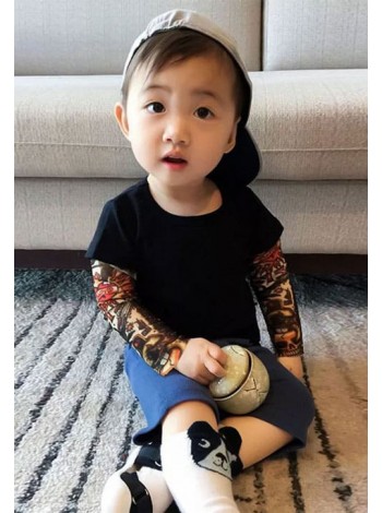 Дитяча чорна футболка з tattoo рукавами